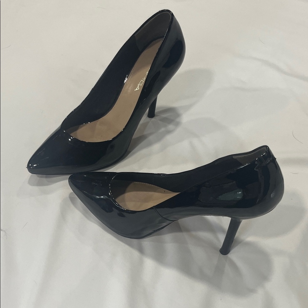 Via Spiga Patent Leather Black Heels